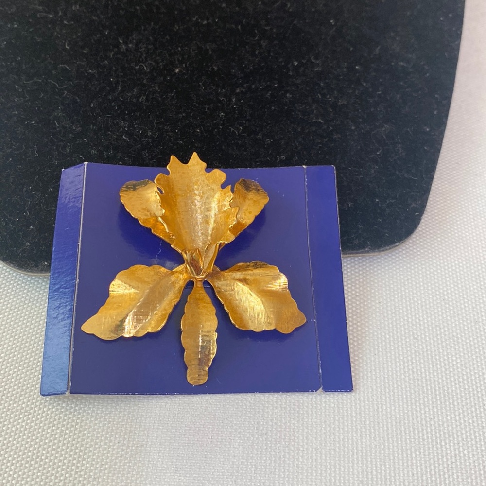 Vintage Flower Leaves Brooch Gold Tone